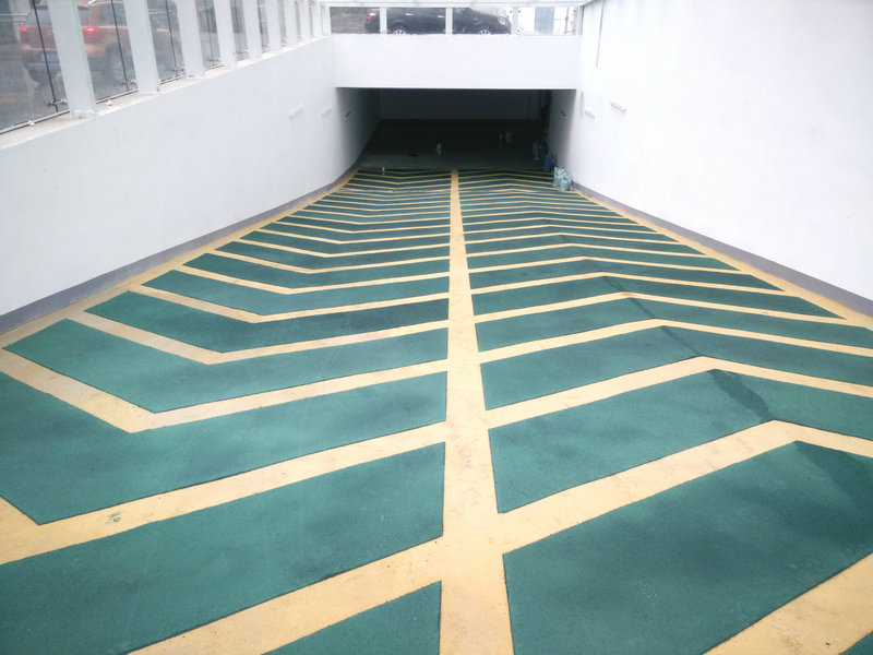 施工中環氧樹脂地坪涂裝存在的問題，新天地漆業幫你解答